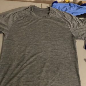 Men’s lululemon shirt